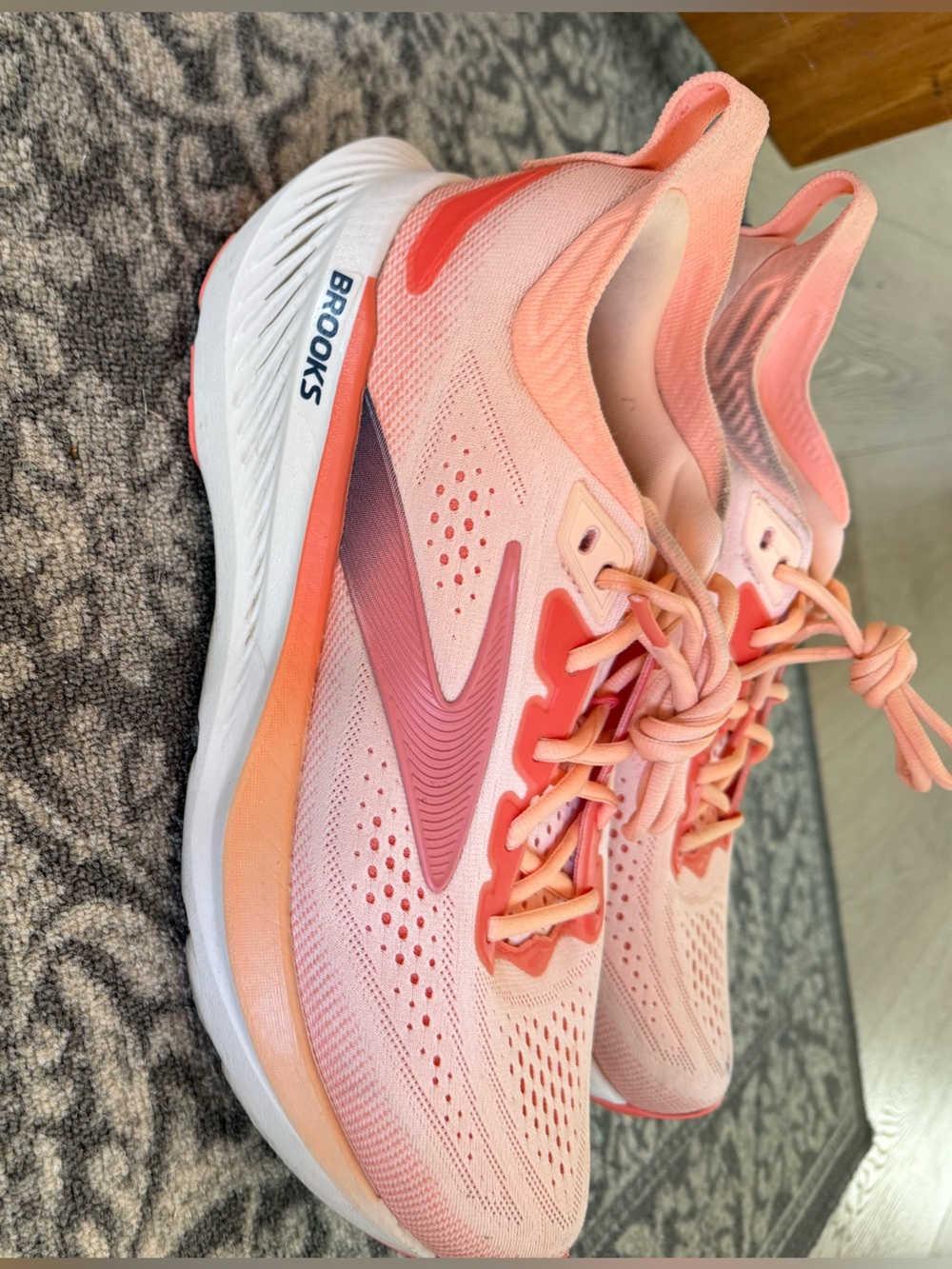 Brooks Glycerin 23 Peach Coral Running Sneakers - size 10 - Picture 2 of 5